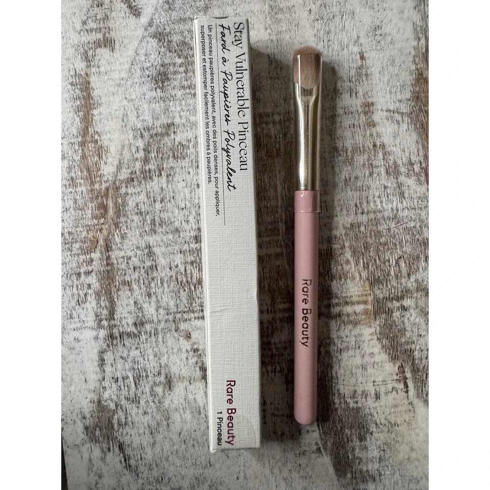 Rare‎ Beauty Stay Vulnerable All-Over Eyeshadow Brush (NIB) · Selena Gomez $18
